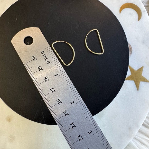 SOLD REAL 18k Saudi Gold D Hoop Earrings - Picture 2 of 7